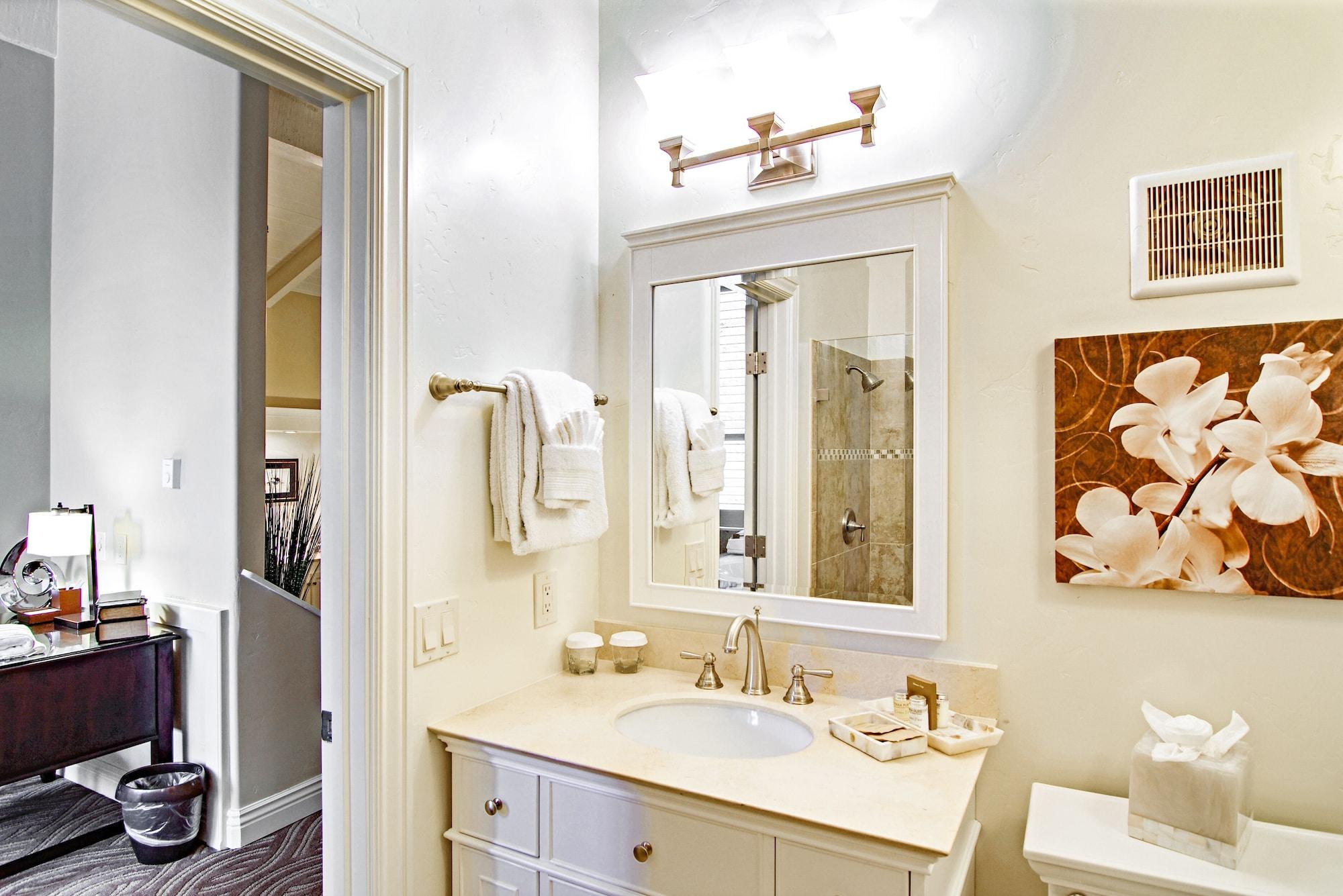 Carriage House Inn Carmel-by-the-Sea Exterior photo