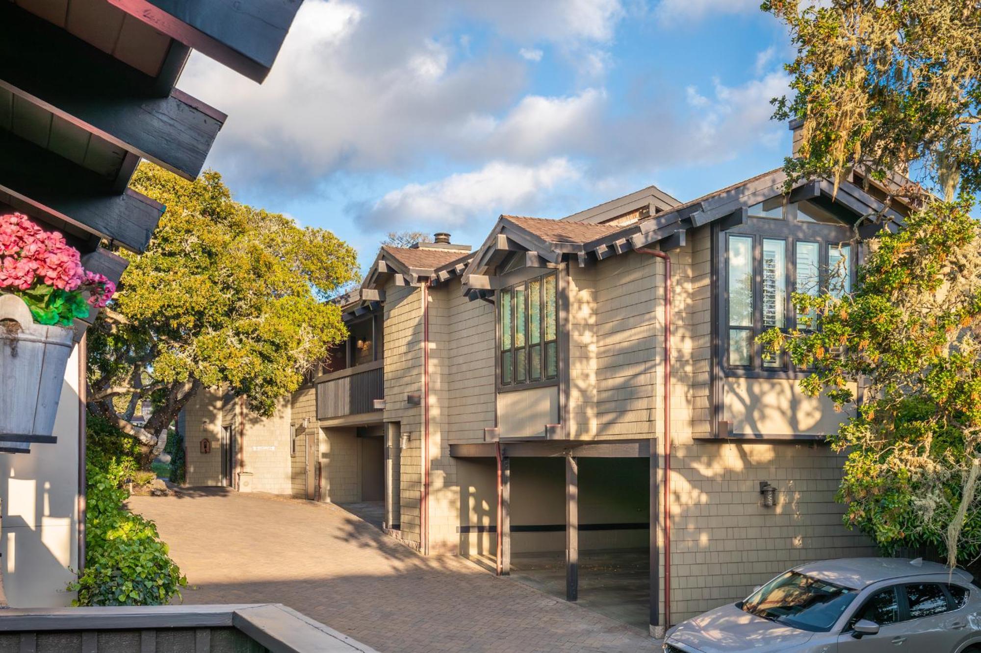 Carriage House Inn Carmel-by-the-Sea Exterior photo