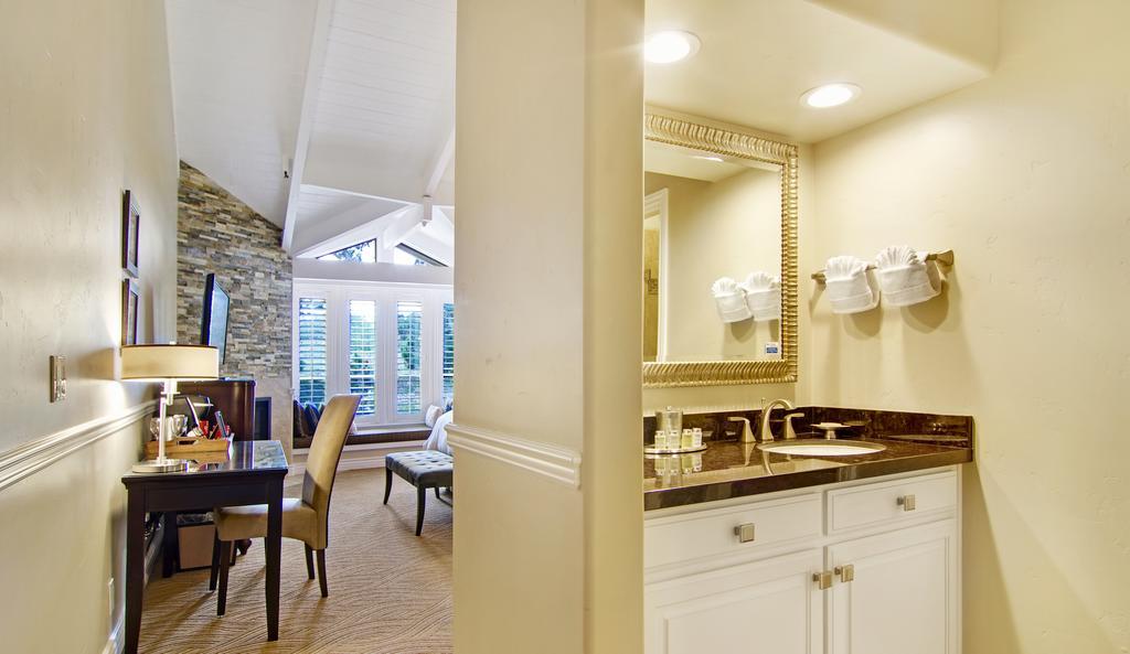 Carriage House Inn Carmel-by-the-Sea Exterior photo