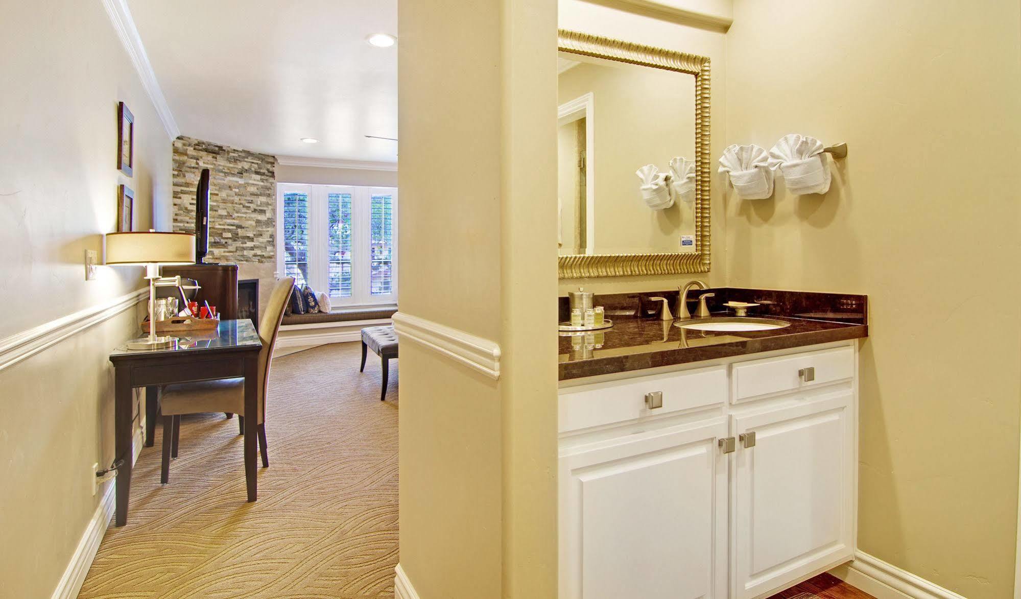 Carriage House Inn Carmel-by-the-Sea Exterior photo