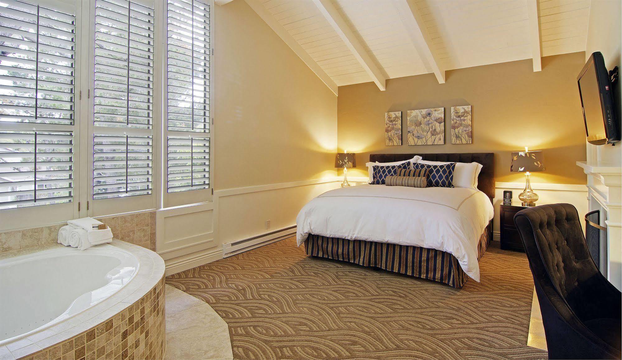 Carriage House Inn Carmel-by-the-Sea Exterior photo